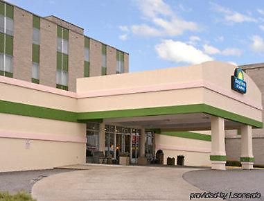 Elkins Inn And Suites Екстер'єр фото