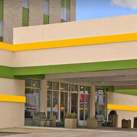 Elkins Inn And Suites Екстер'єр фото