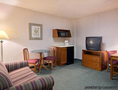 Elkins Inn And Suites Номер фото