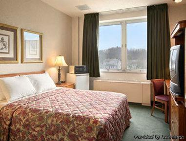 Elkins Inn And Suites Номер фото