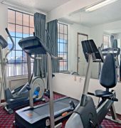 Elkins Inn And Suites Екстер'єр фото